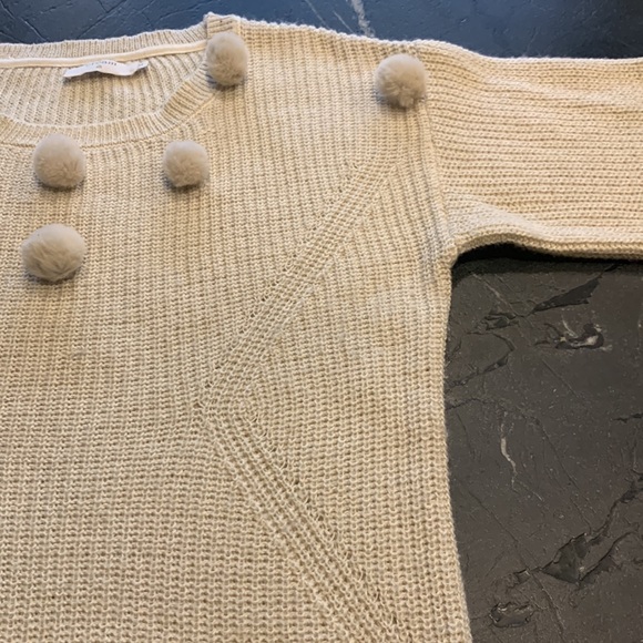 EUC Cream Furry Pom Pom sweater OATMEAL US M - Picture 10 of 13